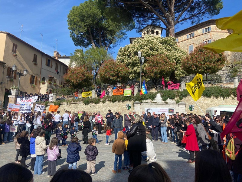 immagine notizia (ptn) San Gemini, tanti studenti in piazza per dire no alle mafie con “Fame di giustizia e verità”